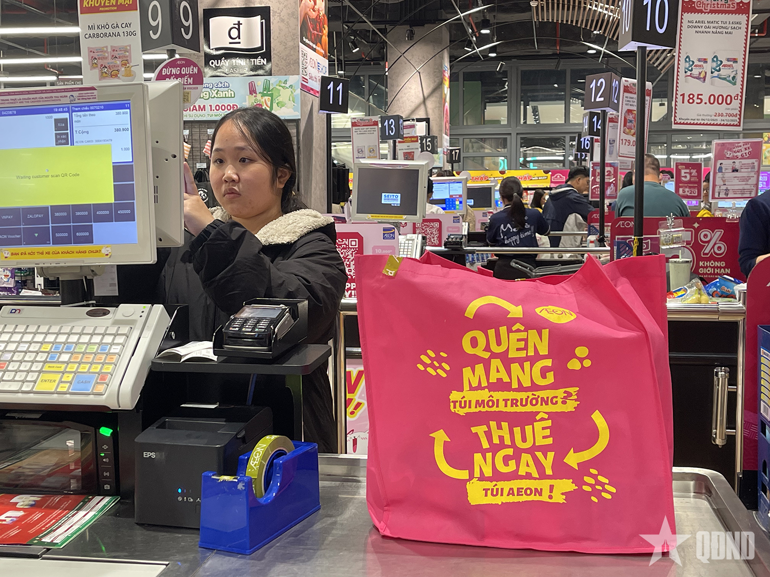 Người dân Hà Nội thể hiện trách nhiệm với môi trường qua tiêu dùng bền vững

